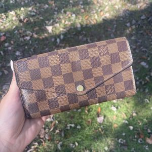 LOUIS VUITTON Amarante Melrose Avenue Vernis Monogram Satchel